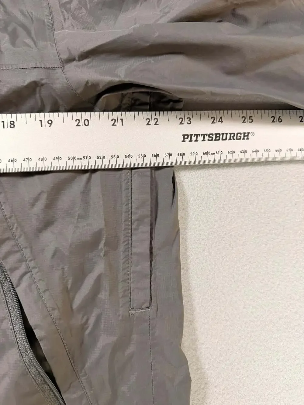Helly Hansen Gray Hooded Full Zip Rain Jacket Size M